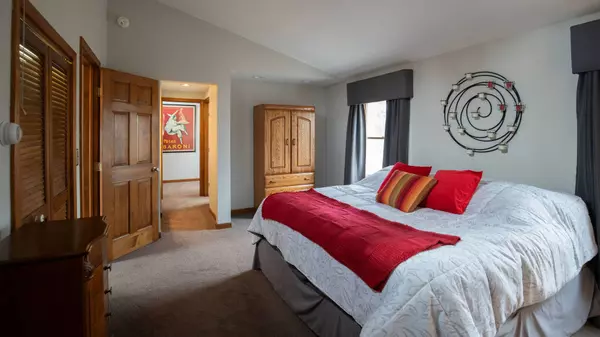 1836 Oak AVE, Northbrook, IL 60062