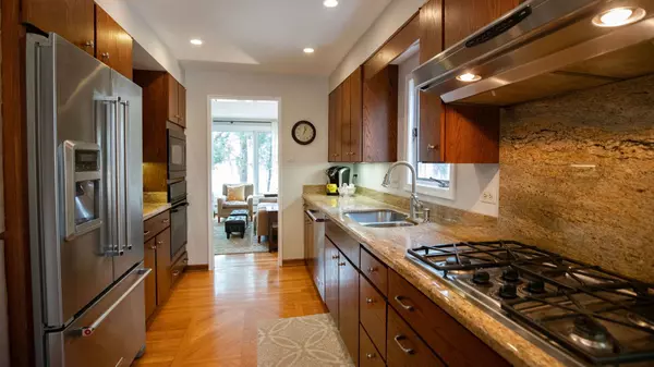 1836 Oak AVE, Northbrook, IL 60062