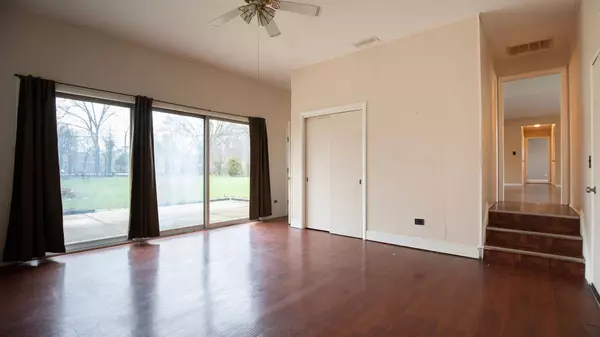 34 S WILDWOOD DR, Prospect Heights, IL 60070