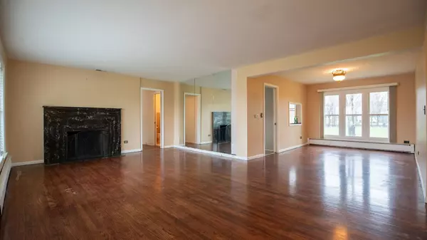 34 S WILDWOOD DR, Prospect Heights, IL 60070