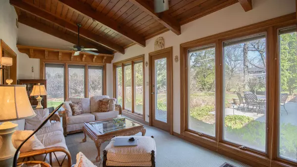 1336 Christina LN, Northbrook, IL 60062