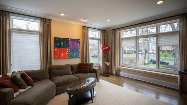 1311 Wendy DR, Northbrook, IL 60062