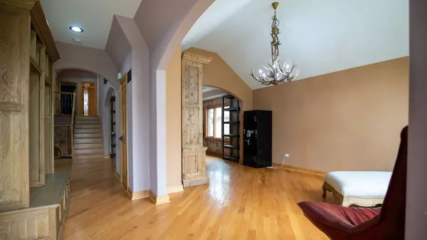 8200 NATOMA AVE, Burbank, IL 60459