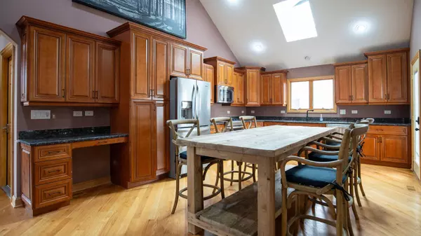 8200 NATOMA AVE, Burbank, IL 60459