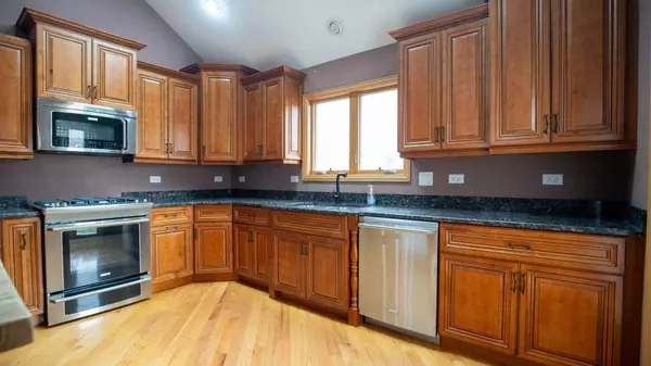 8200 NATOMA AVE, Burbank, IL 60459