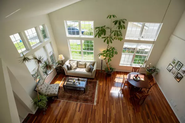 107 W Hampton CT, Round Lake, IL 60073