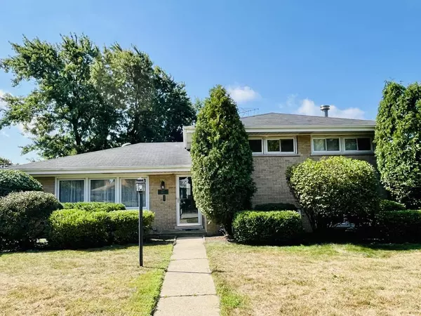 5517 Warren ST, Morton Grove, IL 60053