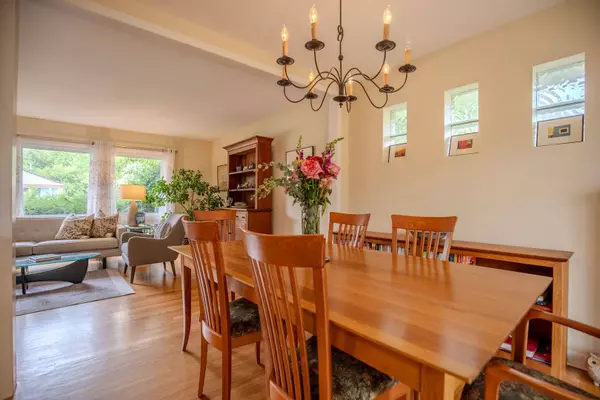 5517 Warren ST, Morton Grove, IL 60053