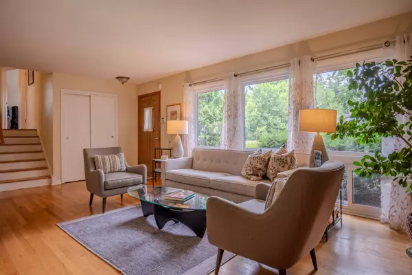 5517 Warren ST, Morton Grove, IL 60053