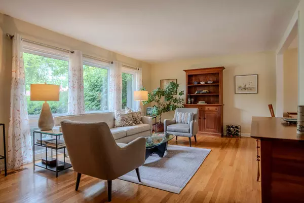 5517 Warren ST, Morton Grove, IL 60053