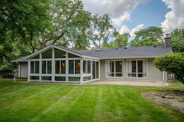 1331 ADIRONDACK DR, Northbrook, IL 60062