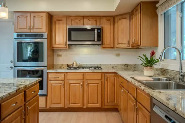 1331 ADIRONDACK DR, Northbrook, IL 60062