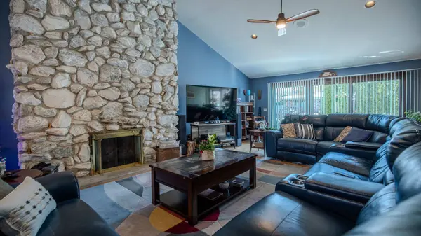 917 Tamer LN, Glenview, IL 60025