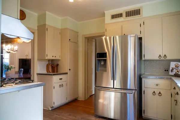 3701 Foster ST, Evanston, IL 60203