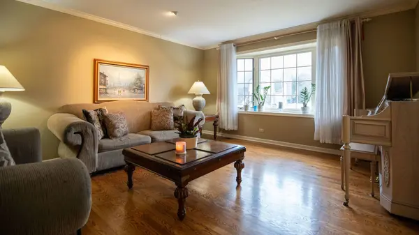 1346 Wessling DR, Northbrook, IL 60062