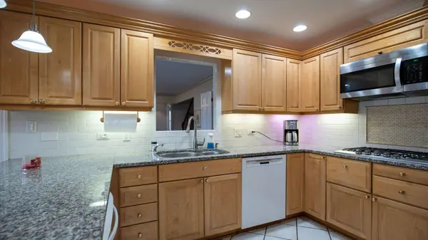 1346 Wessling DR, Northbrook, IL 60062