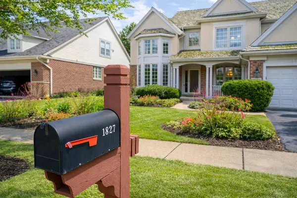 1827 WATERBURY CIR, Glenview, IL 60025