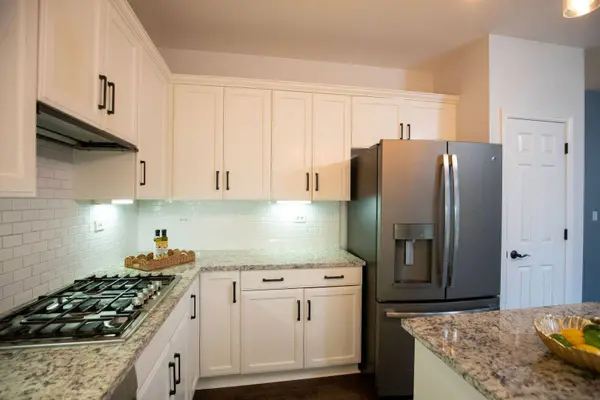 1827 WATERBURY CIR, Glenview, IL 60025