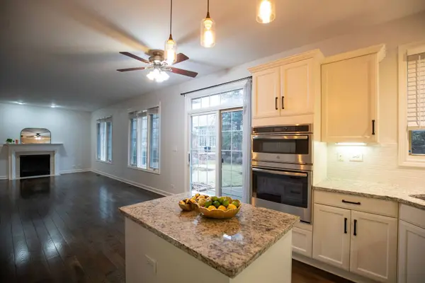 1827 WATERBURY CIR, Glenview, IL 60025