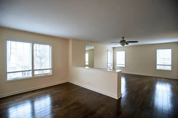1827 WATERBURY CIR, Glenview, IL 60025