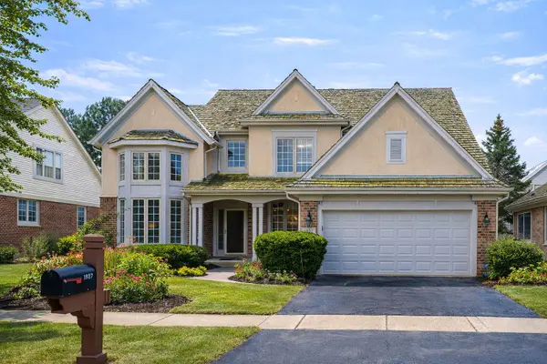 1827 WATERBURY CIR, Glenview, IL 60025