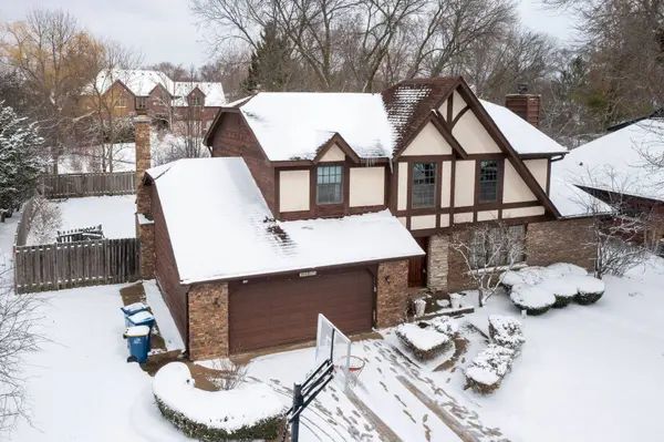 3810 Russett LN, Northbrook, IL 60062