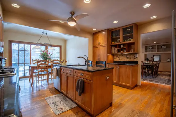 3810 Russett LN, Northbrook, IL 60062