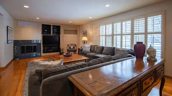 3810 Russett LN, Northbrook, IL 60062