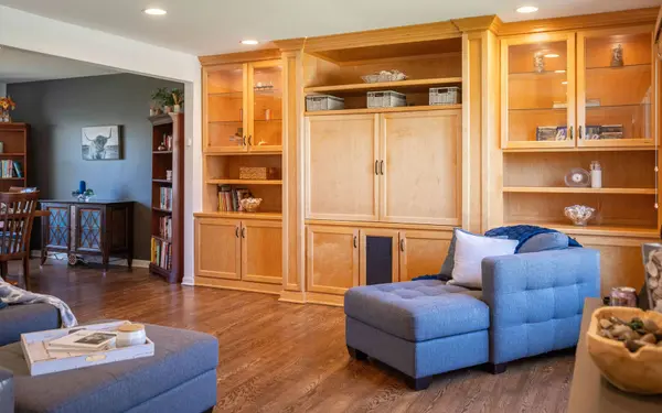 4025 Radcliffe DR, Northbrook, IL 60062