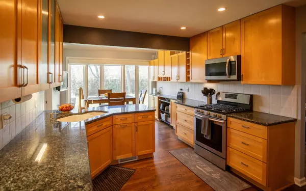 4025 Radcliffe DR, Northbrook, IL 60062