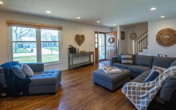 4025 Radcliffe DR, Northbrook, IL 60062