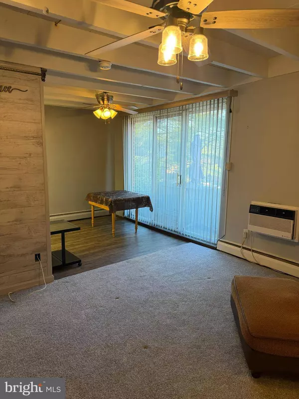 100 E GLENOLDEN AVE #R-12, Glenolden, PA 19036