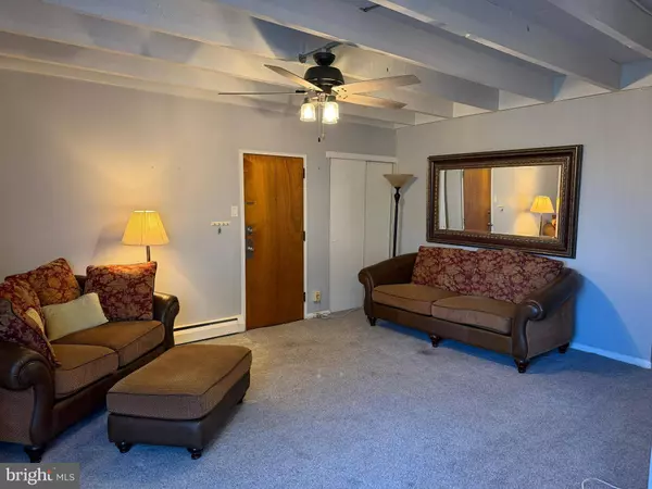 100 E GLENOLDEN AVE #R-12, Glenolden, PA 19036