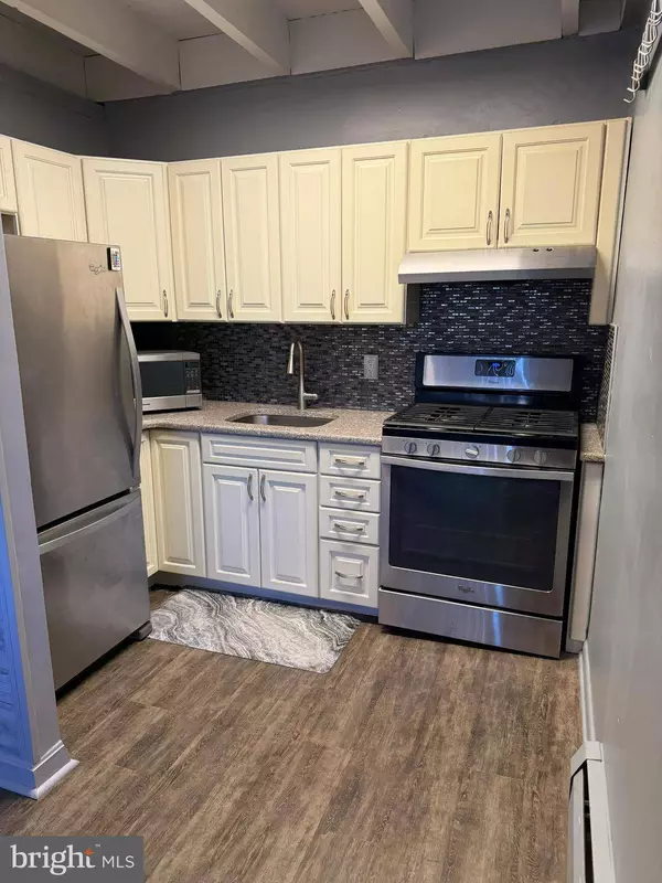 100 E GLENOLDEN AVE #R-12, Glenolden, PA 19036