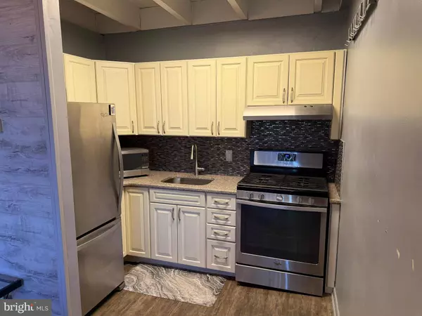 100 E GLENOLDEN AVE #R-12, Glenolden, PA 19036