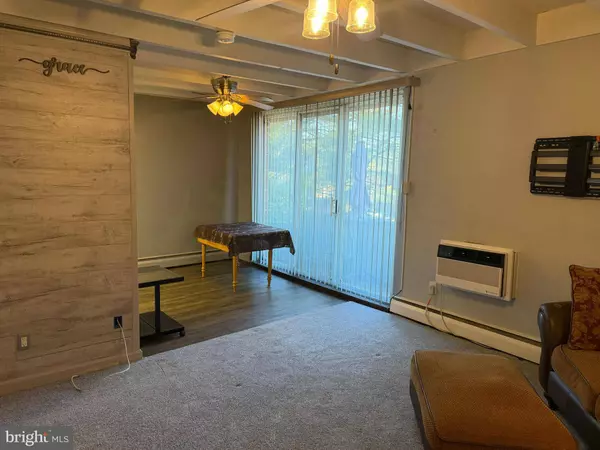 100 E GLENOLDEN AVE #R-12, Glenolden, PA 19036