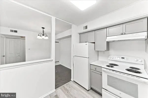 5200 HILLTOP DR #B-22, Brookhaven, PA 19015