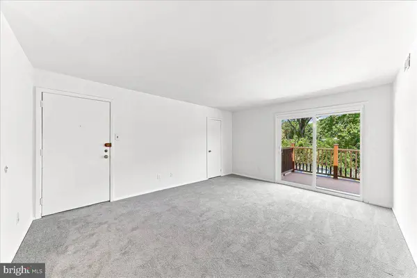 5200 HILLTOP DR #B-22, Brookhaven, PA 19015
