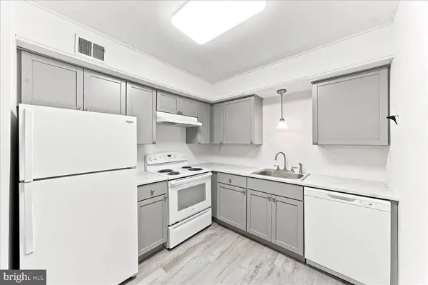 5200 HILLTOP DR #B-22, Brookhaven, PA 19015
