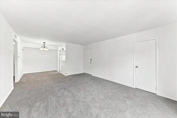 5200 HILLTOP DR #B-22, Brookhaven, PA 19015