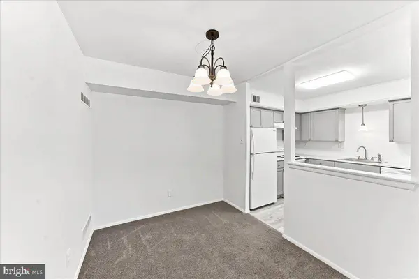5200 HILLTOP DR #B-22, Brookhaven, PA 19015