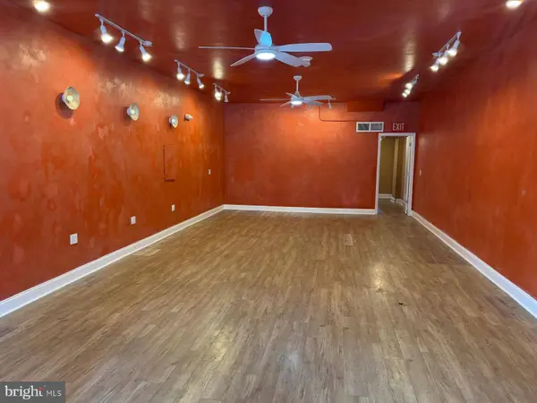 29 W LANCASTER, Ardmore, PA 19003