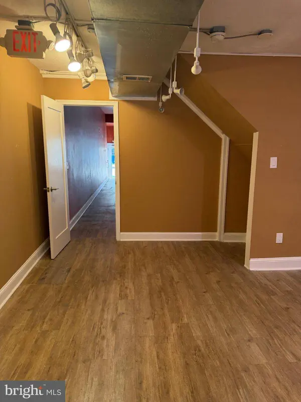 29 W LANCASTER, Ardmore, PA 19003