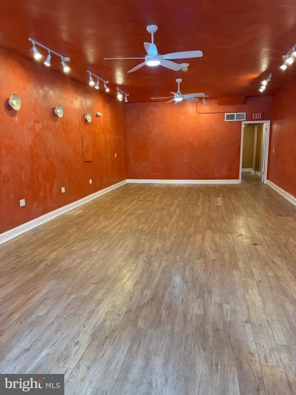 29 W LANCASTER, Ardmore, PA 19003