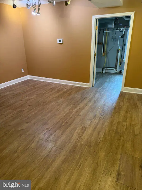 29 W LANCASTER, Ardmore, PA 19003
