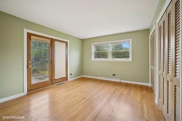 1087 Cedar LN, Northbrook, IL 60062