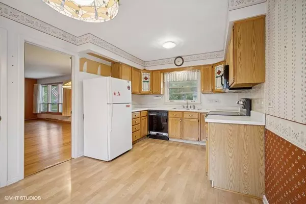 1087 Cedar LN, Northbrook, IL 60062