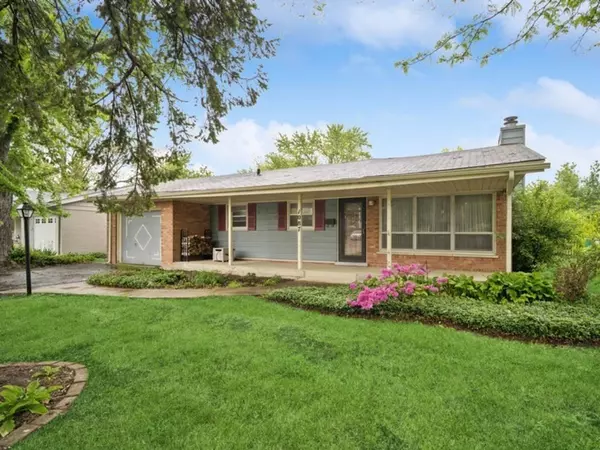 1087 Cedar LN, Northbrook, IL 60062