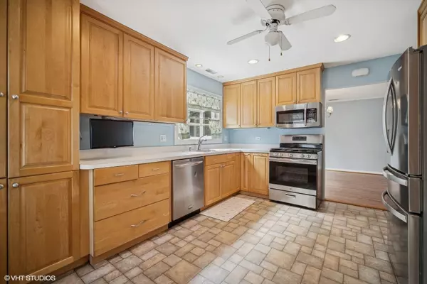 1712 Maple AVE, Northbrook, IL 60062