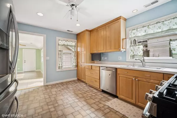 1712 Maple AVE, Northbrook, IL 60062